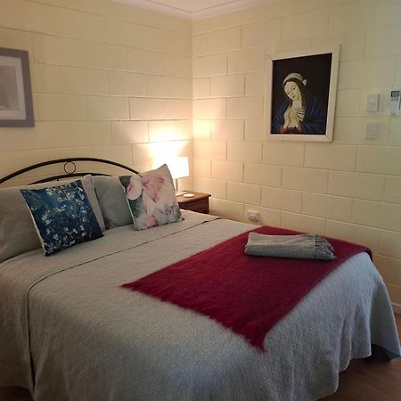 J & Ella'S Holiday House - 1 Bedroom, 1 Bathroom Home 쿡타운 외부 사진