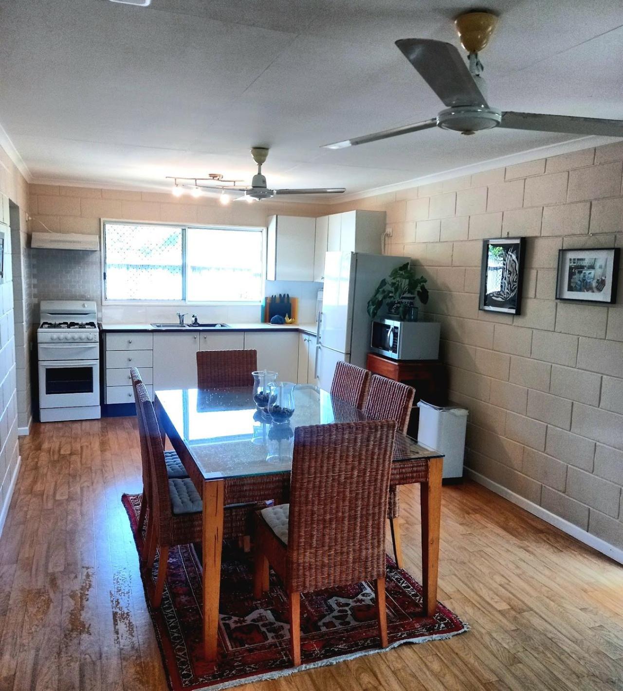 J & Ella'S Holiday House - 1 Bedroom, 1 Bathroom Home 쿡타운 외부 사진