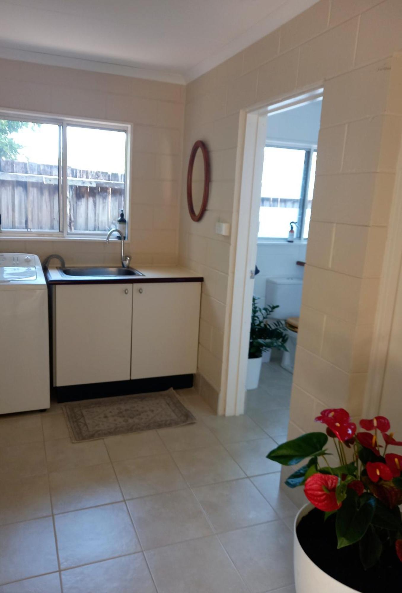 J & Ella'S Holiday House - 1 Bedroom, 1 Bathroom Home 쿡타운 외부 사진